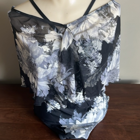 Newport News Swimsuit & A Sheer Wrap Cover Up Size 10 (Firm price now) - Picture 4 of 13